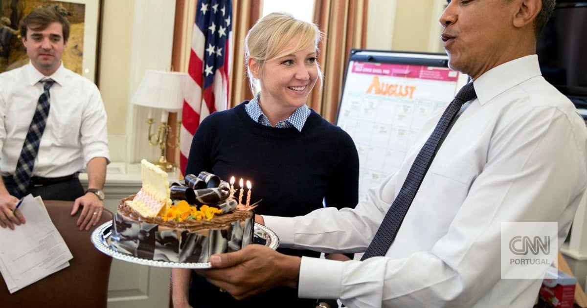 "850 million dollars later, you can now see Barack Obama's BlackBerry" in the Oval Office