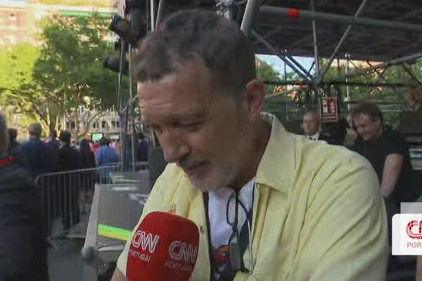 00:42 Antonio Banderas was among the thousands who waited for the Pope in Madrid: "We need people who talk about peace, who talk about love"
                        
                    
                        1 hour and 6 minutes ago
