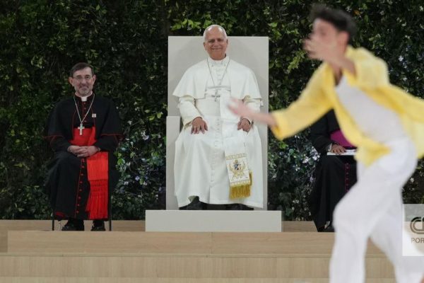 Neither Mourinho nor Bad Bunny. Between a "great goal" and an own goal, all Madrid's attention is on the Pope