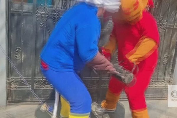Unusual: Peruvian police use World Cup mascots in operation against drug trafficking