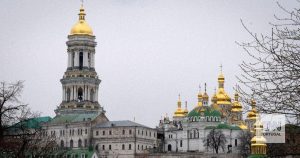 Russia attacks Kiev with several types of missiles and sets fire to monastery in the historic center