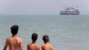 The first Iranian oil tankers break two months of blockade: the most visible sign that peace is beginning to reach the Persian Gulf