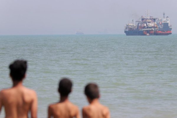 The first Iranian oil tankers break two months of blockade: the most visible sign that peace is beginning to reach the Persian Gulf