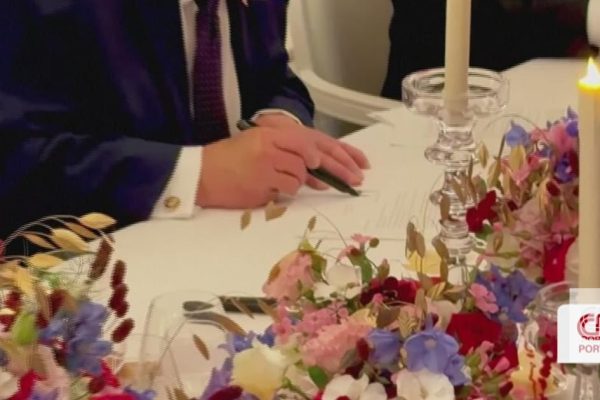 The moment Trump signs the memorandum of understanding in the Palace of Versailles