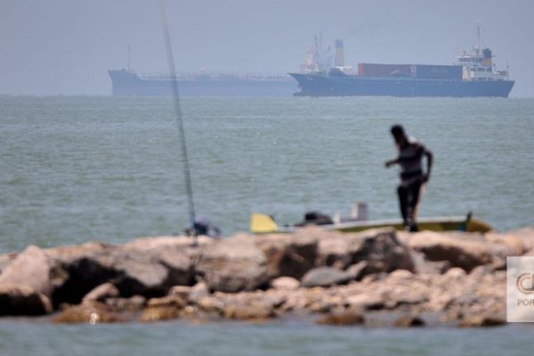 Iran closes the Strait of Hormuz again, but maintains a delegation on its way to Switzerland. Without “quick measures” from the US, agreement will be “in trouble”