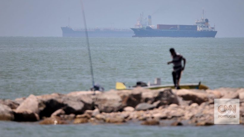 Iran closes the Strait of Hormuz again, but maintains a delegation on its way to Switzerland. Without “quick measures” from the US, agreement will be “in trouble”