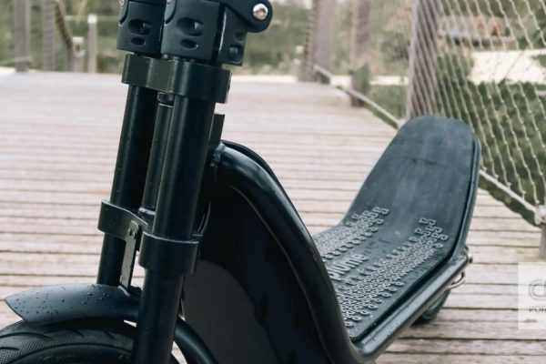 From now on, there is a minimum age to drive scooters in Spain