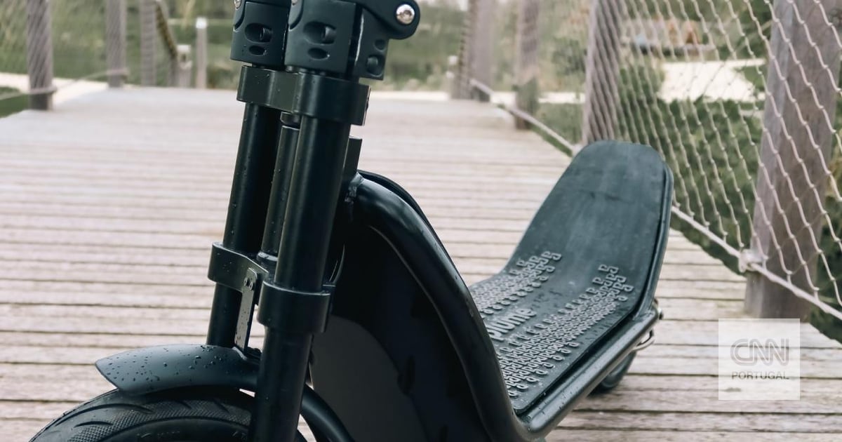From now on, there is a minimum age to drive scooters in Spain