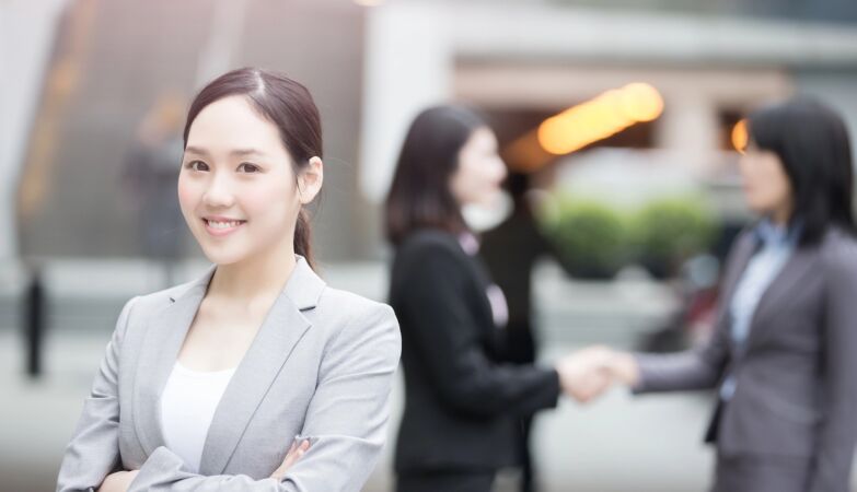 The new fashion for Chinese women is… wearing men's clothes