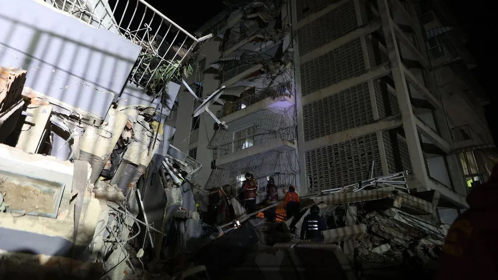 "I thought the house was going to fall on me": Daniel held on to what he could while Caracas shook. "We had a light at the end of the tunnel and now we're back to it": Susan experienced another wound from Venezuela from afar
