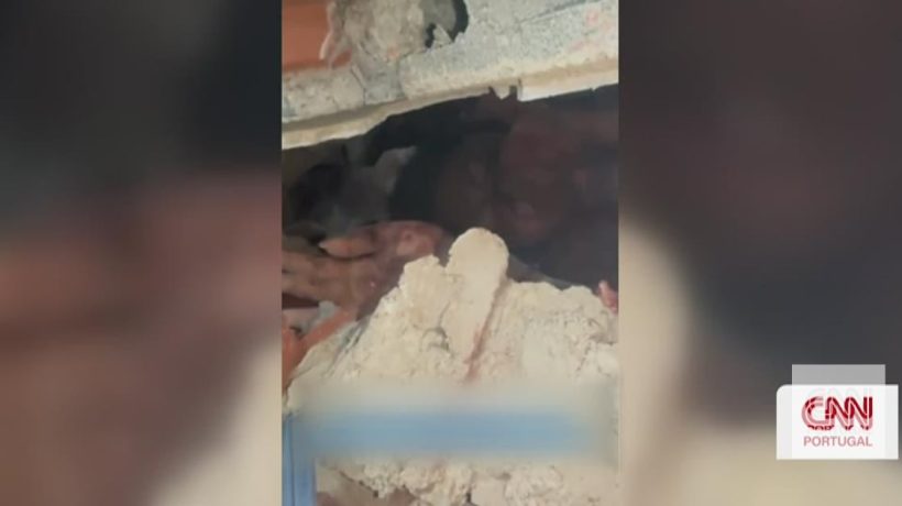 "I can't take it anymore! God gives me strength": woman is pulled alive from the rubble of a building that collapsed in Venezuela