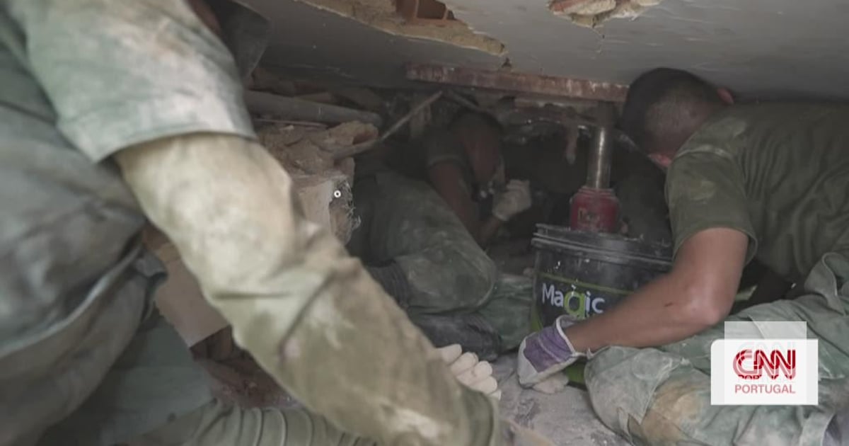 "It's an agonizing wait for someone who has a 7-year-old son trapped under the rubble." CNN followed a rescue operation in Venezuela