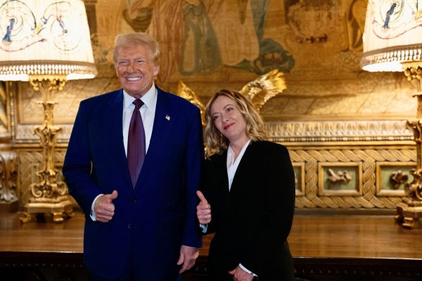 Trump: "Meloni begged me for a picture at the G7, I felt sorry for her"