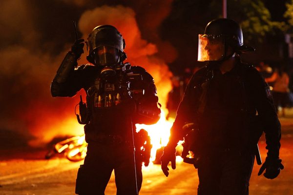 Παρίσι: Επεισόδια και συλλήψεις μετά τη νίκη της Παρί Σεν Ζερμέν – Η δήλωση Λεπέν