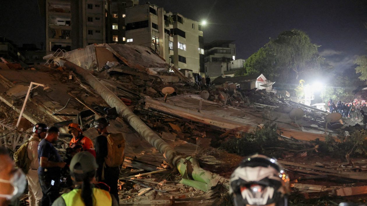 Venezuela: Double 7.2 and 7.5R earthquake - Death toll feared to range from 10,000-100,000, buildings flattened