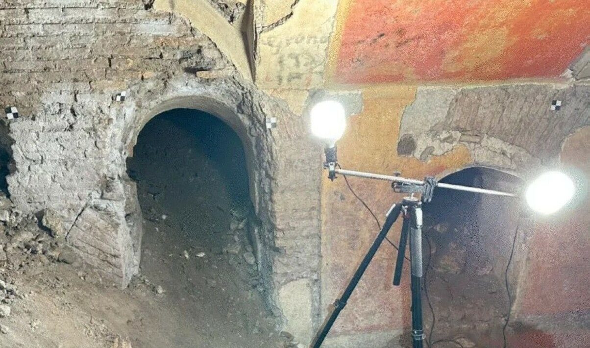 Italian teenagers discover 1800-year-old luxury Roman house beneath their school