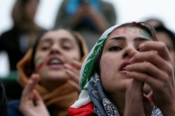 Iran accuses the United States of withdrawing tickets from fans in the country
