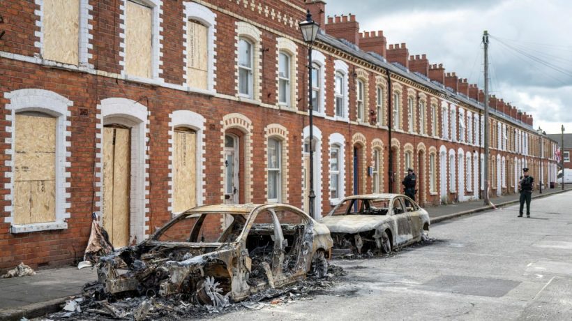 “Foreigners out!” Riots in Northern Ireland after refugee arrested for stabbing