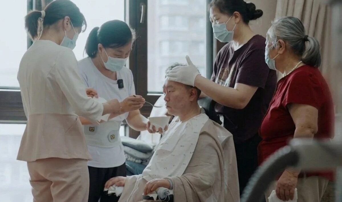 “Only death can stop me”: executive with terminal illness works 12 hours a day to cure it