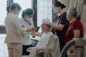 “Only death can stop me”: executive with terminal illness works 12 hours a day to cure it