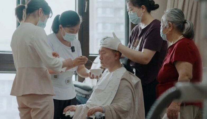 “Only death can stop me”: executive with terminal illness works 12 hours a day to cure it