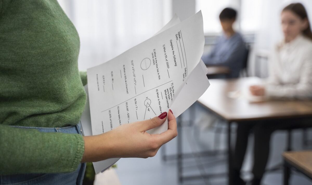 National exams start today with digitized answers and new forms of “undetectable copying”