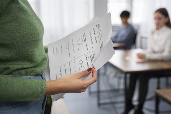 National exams start today with digitized answers and new forms of “undetectable copying”