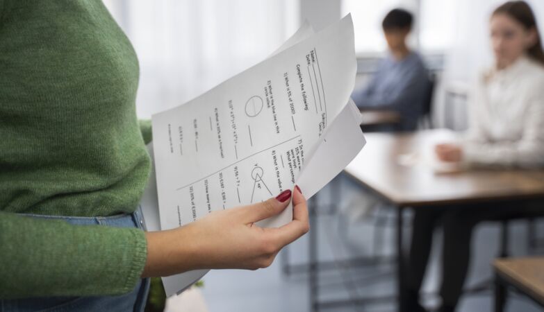 National exams start today with digitized answers and new forms of “undetectable copying”