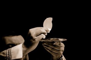 Cuban priests are ordered to ration hosts