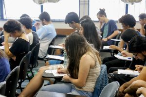 There are 105 higher education courses with an unemployment rate above the national average