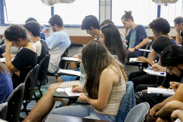 There are 105 higher education courses with an unemployment rate above the national average