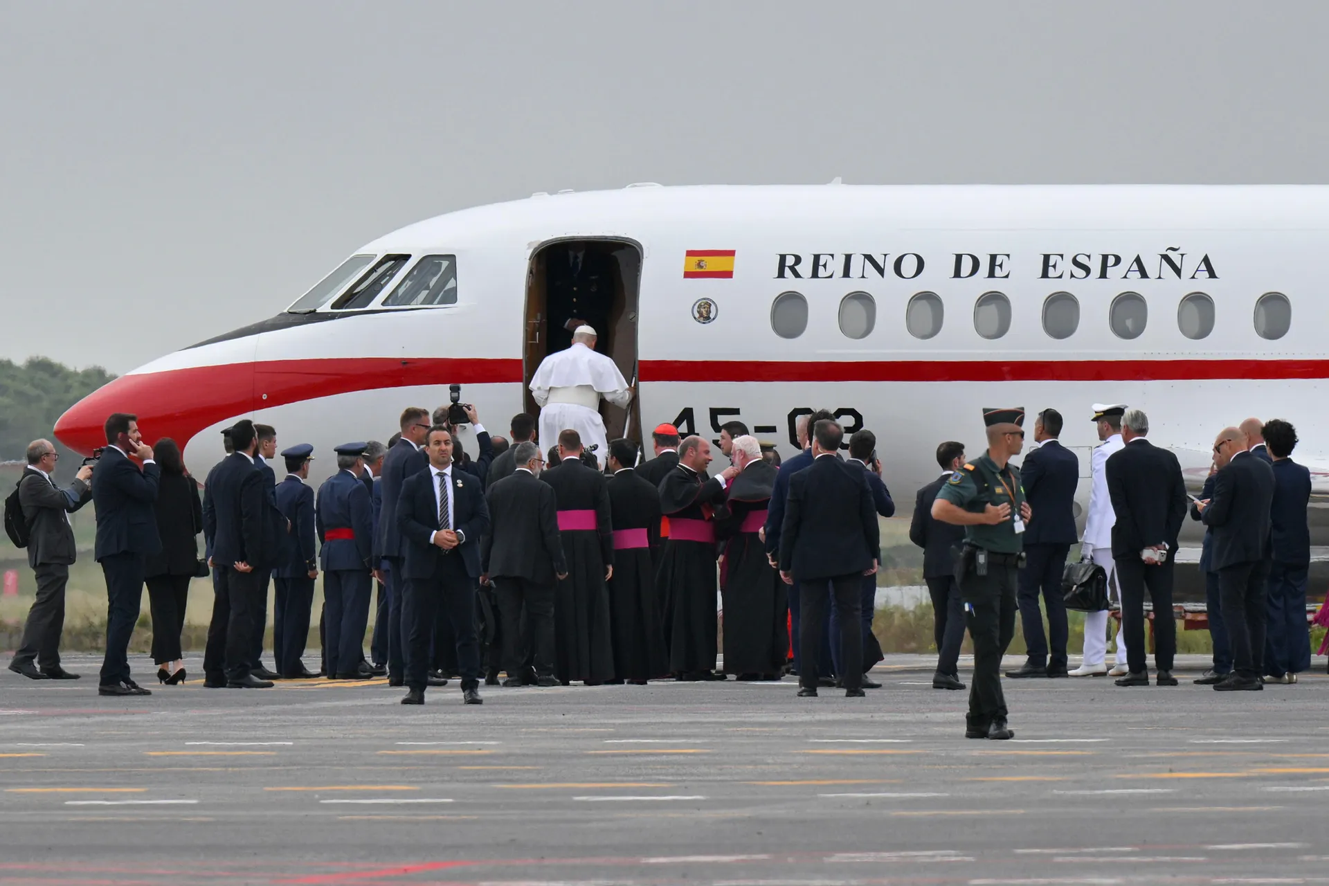 The Pope's plane was prevented from taking off. Then the King of Spain stepped in to help - and CNN was there