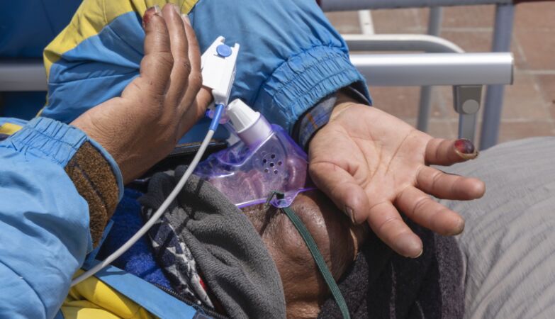 “Miracle” on Everest: Sherpa found alive after six days missing