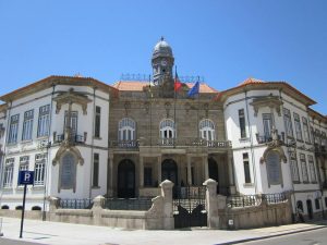 Couple bought an entire street in Guaíba and will not renovate the rental. Chamber seeks solution for 10 families