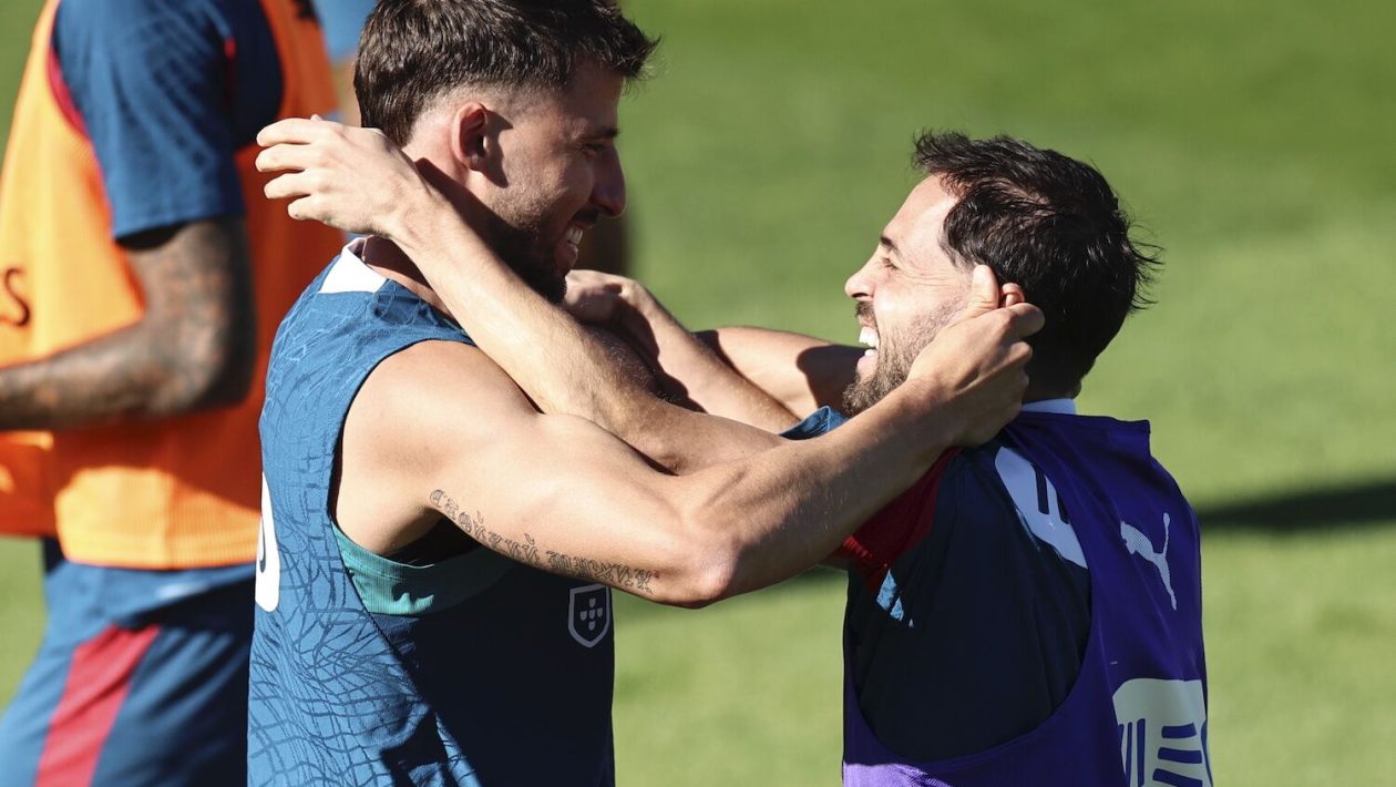 Jota amulets, training on the beach… and is there a weight loss in the national team?