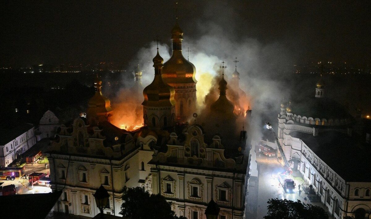 Russian attacks leave historic Kiev cathedral in flames