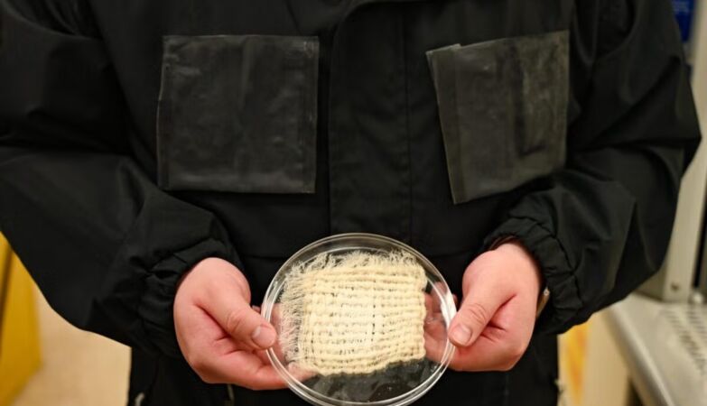 Engineers create coat that captures and stores drinking water directly from the air
