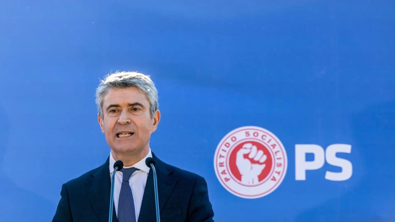 Carneiro accuses the Government of participating in a “masquerade ball” with Ventura