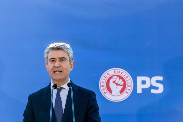 Carneiro accuses the Government of participating in a “masquerade ball” with Ventura