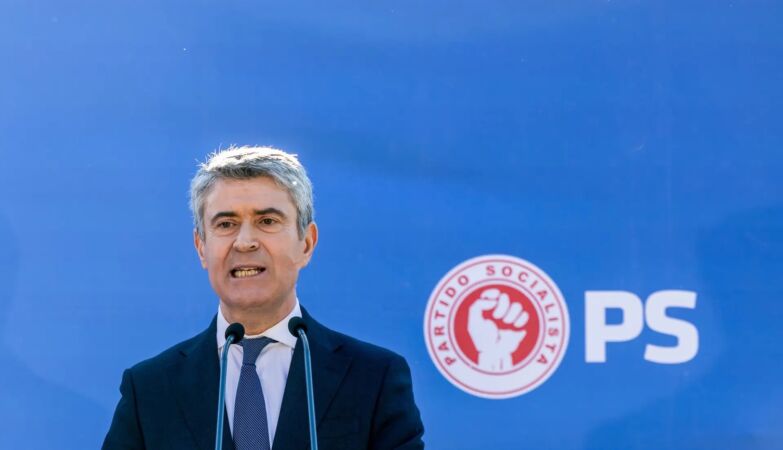 Carneiro accuses the Government of participating in a “masquerade ball” with Ventura