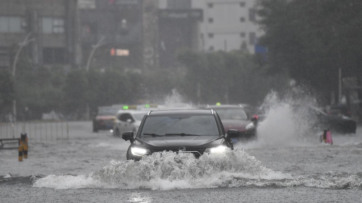 Typhoon Mekkhala and Tropical Storm Higos move in unison towards Japan
