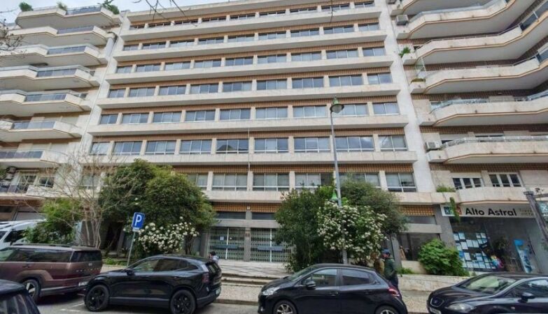 Government defends the sale of public properties that could be used for housing