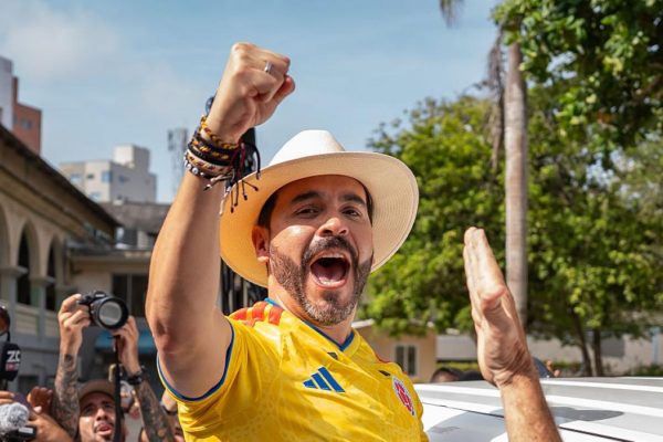 De la Espriella, the ultra parachutist who makes his program for Colombia tough