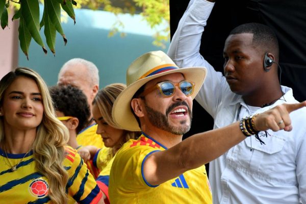 The far-right Abelardo de la Espriella is declared the winner in Colombia by less than one point in the provisional count and Petro denounces irregularities