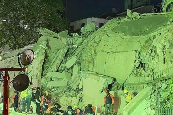 The double earthquake hits Venezuela's precarious economy in the middle of the political interim