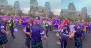Police officer surprises by touching the ball and wins over fans in Boston