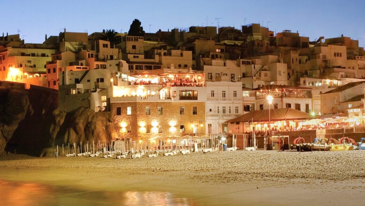 Traders contest reduced opening hours and warn of impact on tourism in Albufeira