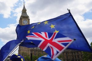 Δέκα χρόνια μετά το Brexit: Η Βρετανία και η Ευρώπη εξακολουθούν να αναζητούν απαντήσεις