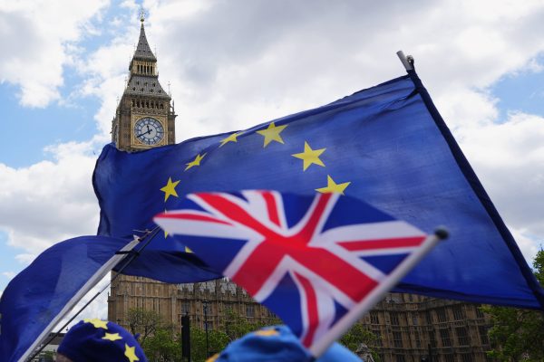 Δέκα χρόνια μετά το Brexit: Η Βρετανία και η Ευρώπη εξακολουθούν να αναζητούν απαντήσεις