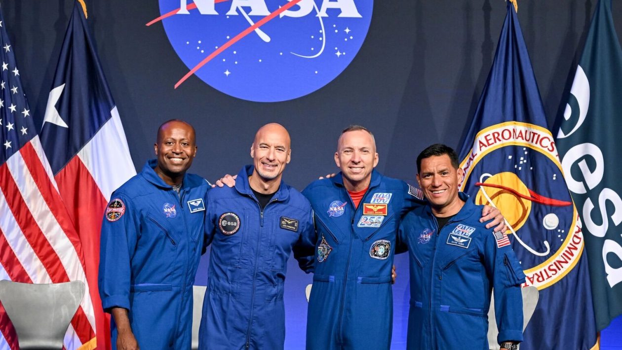 Here's the crew of Artemis III. The first European is the Italian who almost drowned in space